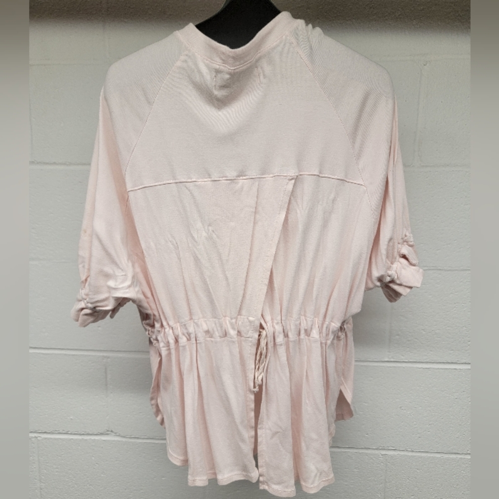 M. Rena Light Pink Split Back Short Sleeve Blouse Small/Medium